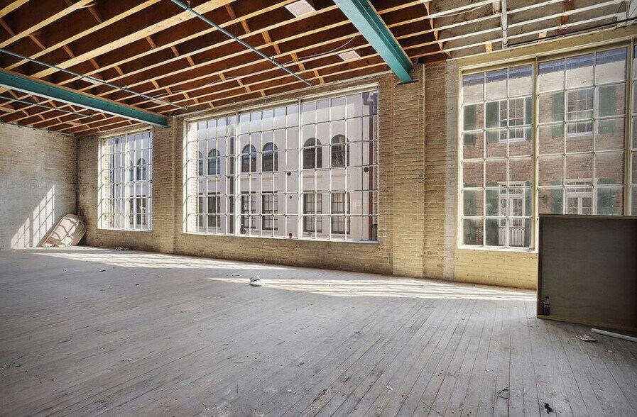 More Photos Of 517 Toulouse St, New Orleans General Retail For Sale
