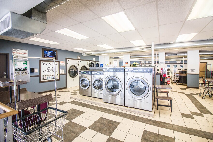 More Photos Of 2510 S Kinnickinnic Ave, Milwaukee Storefront For Sale