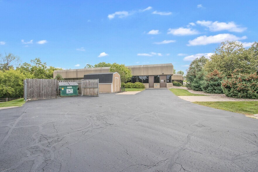 More Photos Of 1088 Springhurst Dr, Green Bay Office For Lease