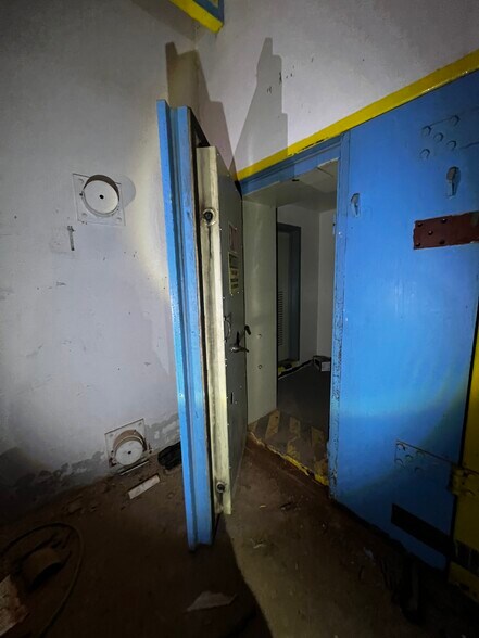 More Photos Of 19103 US-54, Encino Specialty For Sale