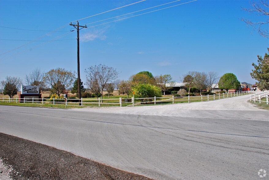Primary Photo Of 500 Dennis Rd, Weatherford Flex For Lease