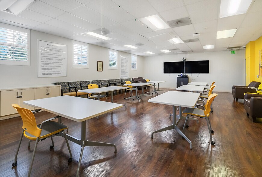 More Photos Of , Los Angeles Office For Sale