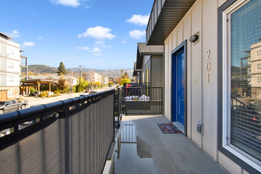 More Photos Of 124 Calgary Av, Penticton Apartments For Sale