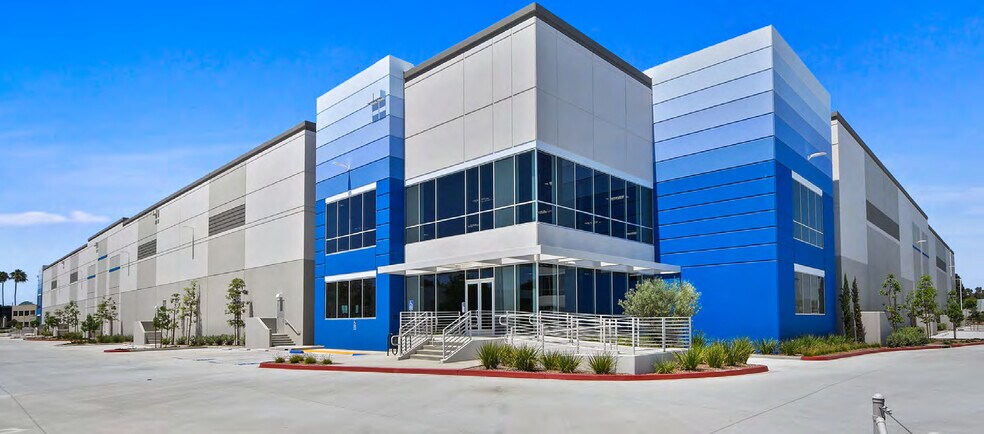 More Photos Of 752 N Poplar St, Orange Distribution For Lease