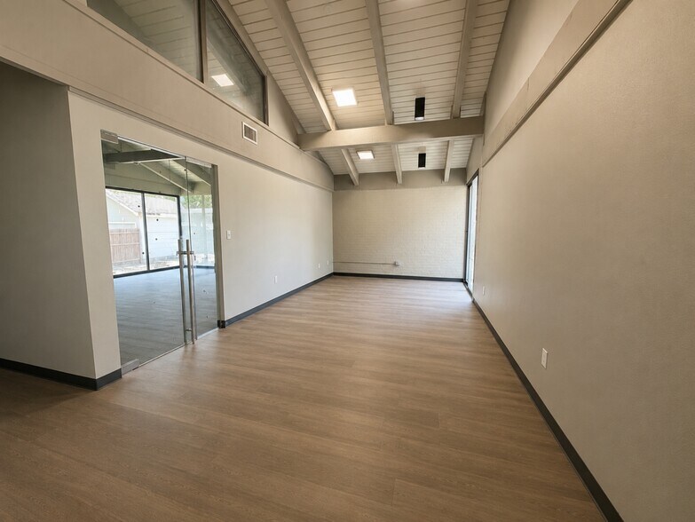 More Photos Of 3132 W 5th St, Fort Worth Office For Lease