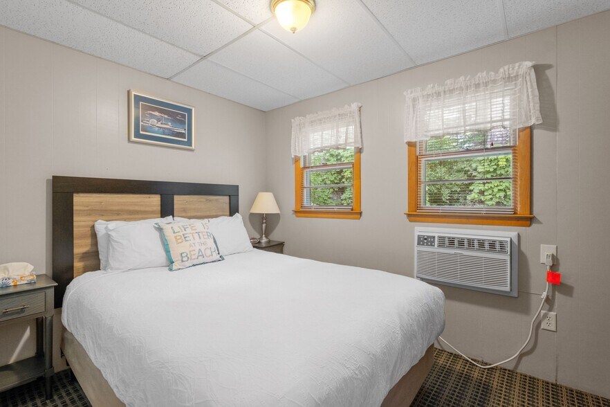 More Photos Of 291 Endicott St N, Laconia Hotel For Sale