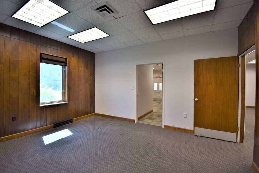 More Photos Of 716 Main St, Mount Vernon Office For Sale