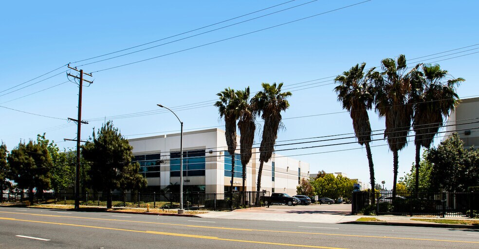 More Photos Of 1458 E Mission Blvd, Pomona Warehouse For Lease