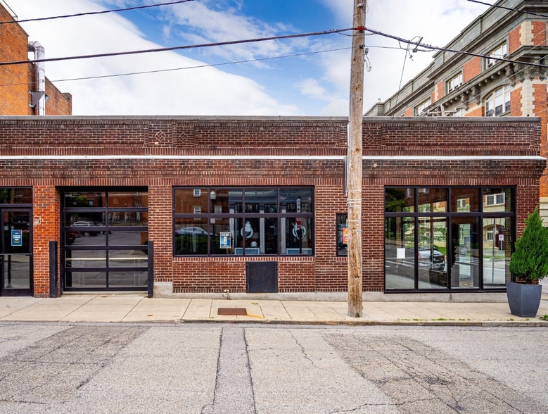 Primary Photo Of 331 E 13th St, Cincinnati Bar For Lease