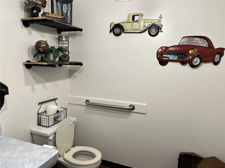 More Photos Of 20674 S Highway 59, Evansville Restaurant For Sale