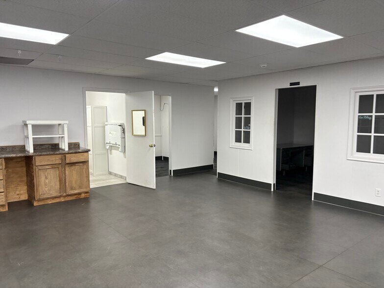 More Photos Of 2905 N Lincoln Rd, Escanaba General Retail For Sale