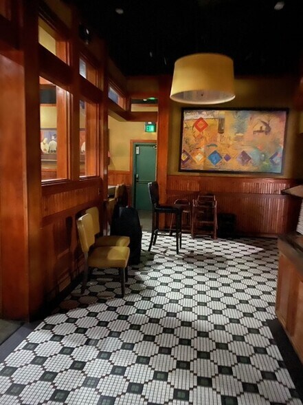 More Photos Of 115 E Harrell Dr, Russellville Freestanding For Lease