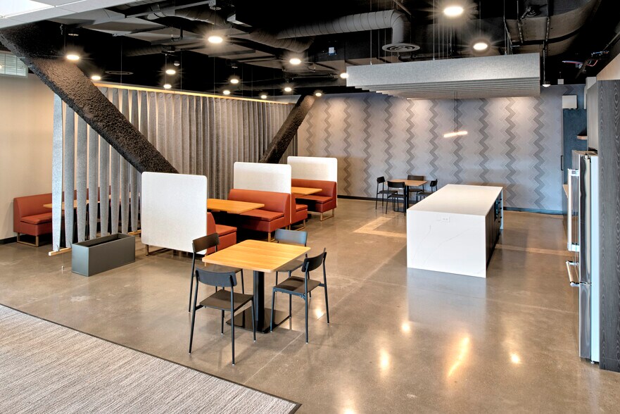 More Photos Of 1601 Utica Ave S, Minneapolis Office For Lease