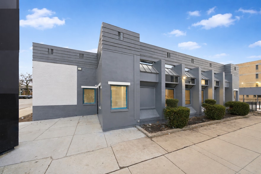 More Photos Of 2201 W Howard St, Chicago Restaurant For Lease