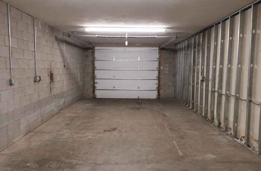 More Photos Of 101 Newbury Hollow Ln, Syracuse Warehouse For Lease