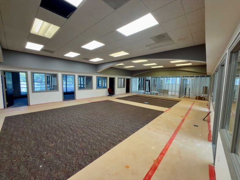 More Photos Of 5061 N 12th Ave, Pensacola Bank For Lease