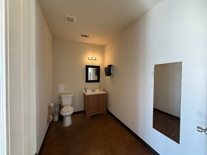 More Photos Of 4544 Maxey Rd, Alvarado Service For Lease