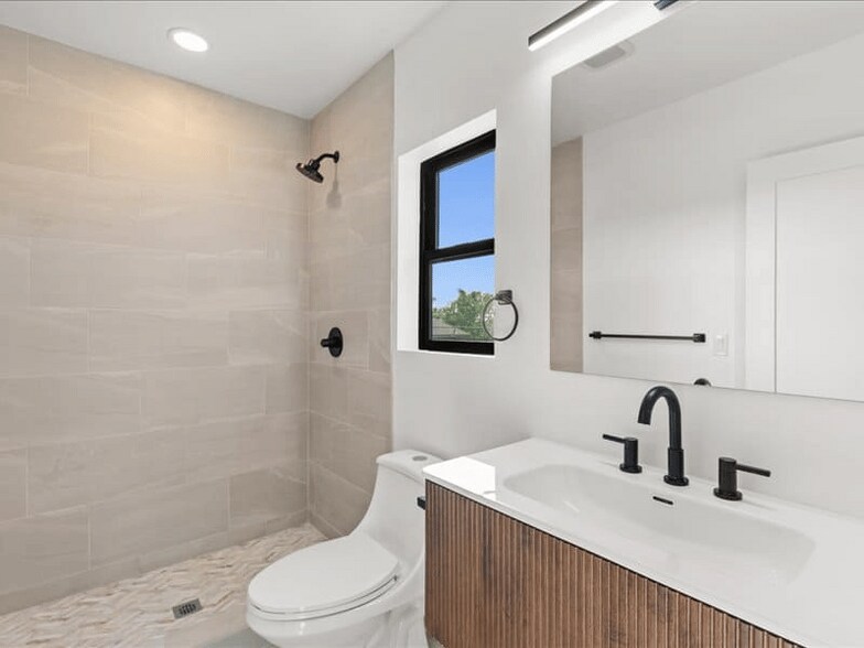 More Photos Of 3244 Clairemont Dr, San Diego Apartments For Sale