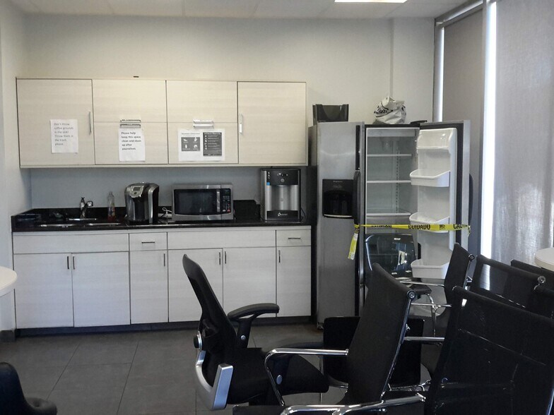 More Photos Of 6232 N Pulaski Rd, Chicago Office For Sale