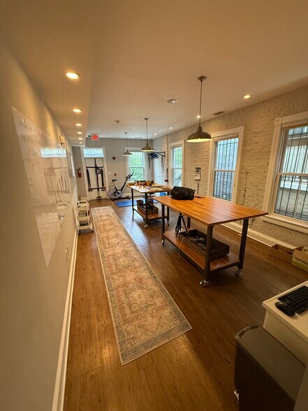 More Photos Of 413-415 8th St SE, Washington Storefront Retail Office For Lease