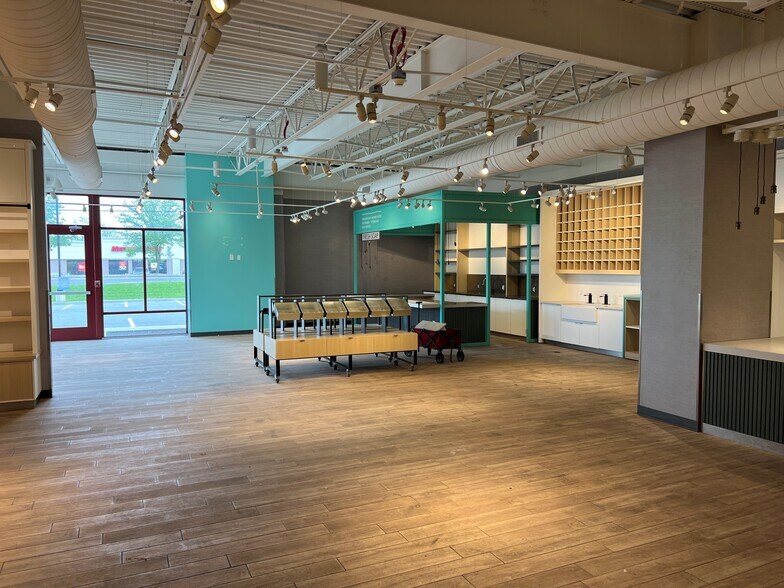 More Photos Of 2627 South Rd, Poughkeepsie Unknown For Lease