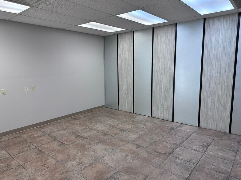 More Photos Of 4809 W Loop 289, Lubbock Warehouse For Lease