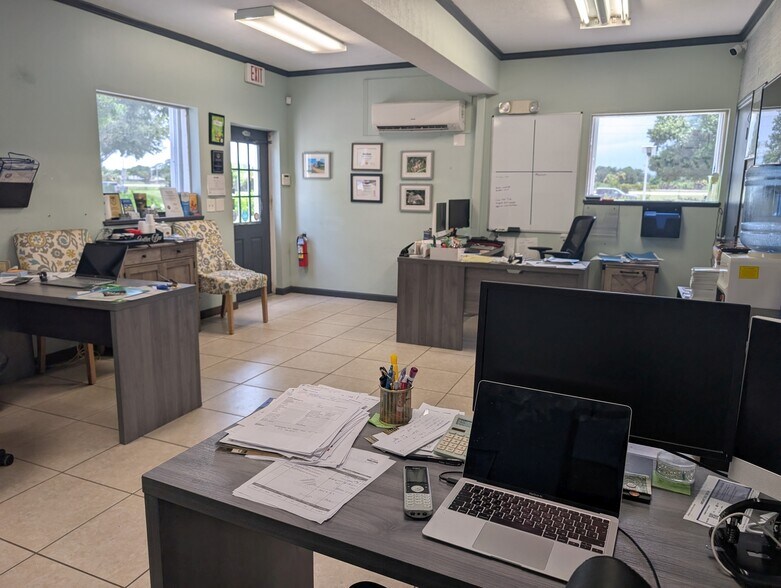 More Photos Of 861 SW Lakehurst Dr, Port Saint Lucie Distribution For Sale