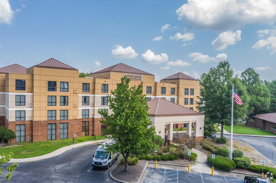 More Photos Of 1070 Ridge Lake Blvd, Memphis Hotel For Sale