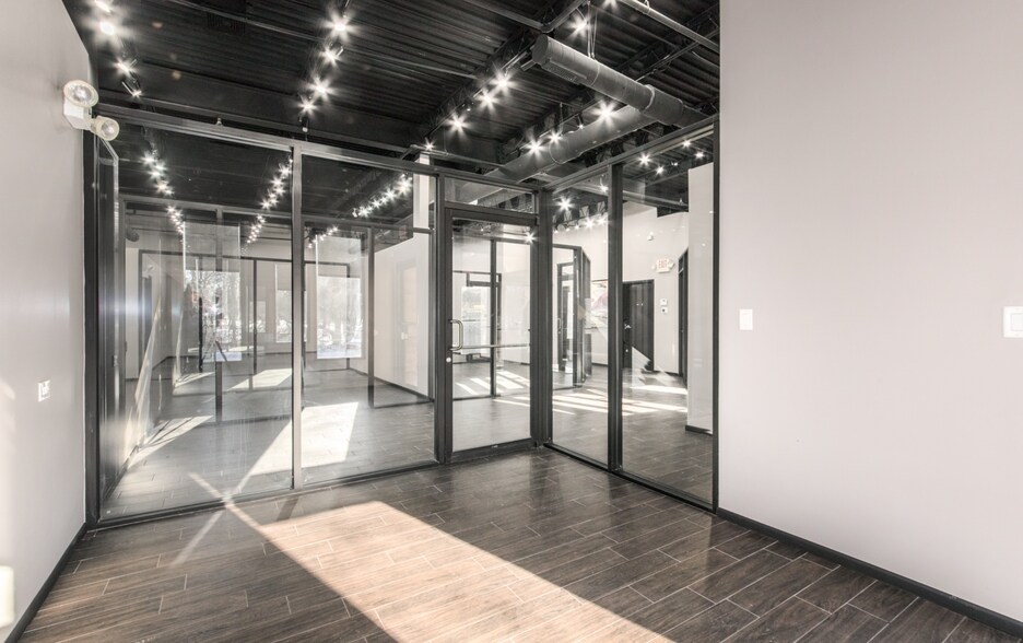 More Photos Of 1645 S River Rd, Des Plaines Office For Sale