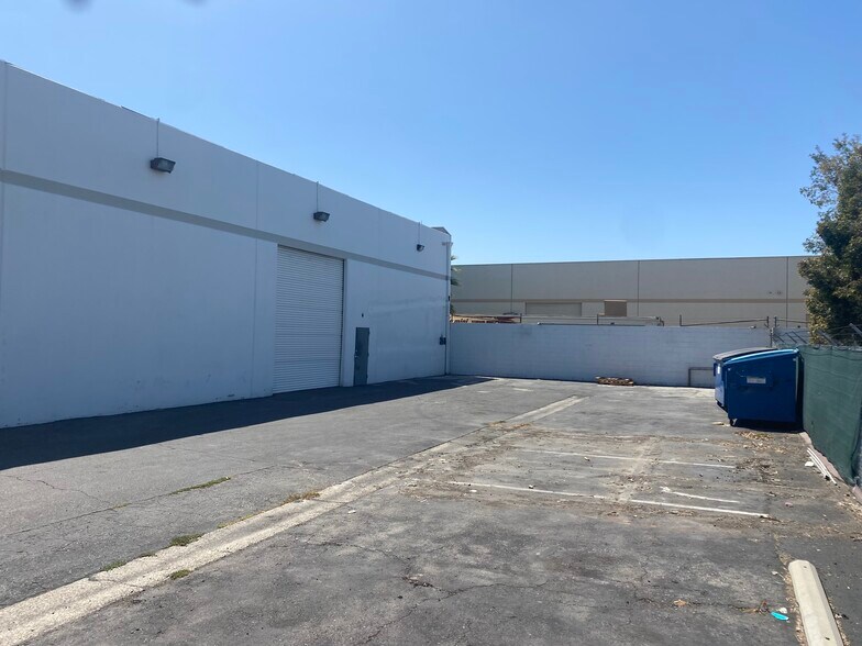 More Photos Of 510 Goetz Ave, Santa Ana Warehouse For Lease