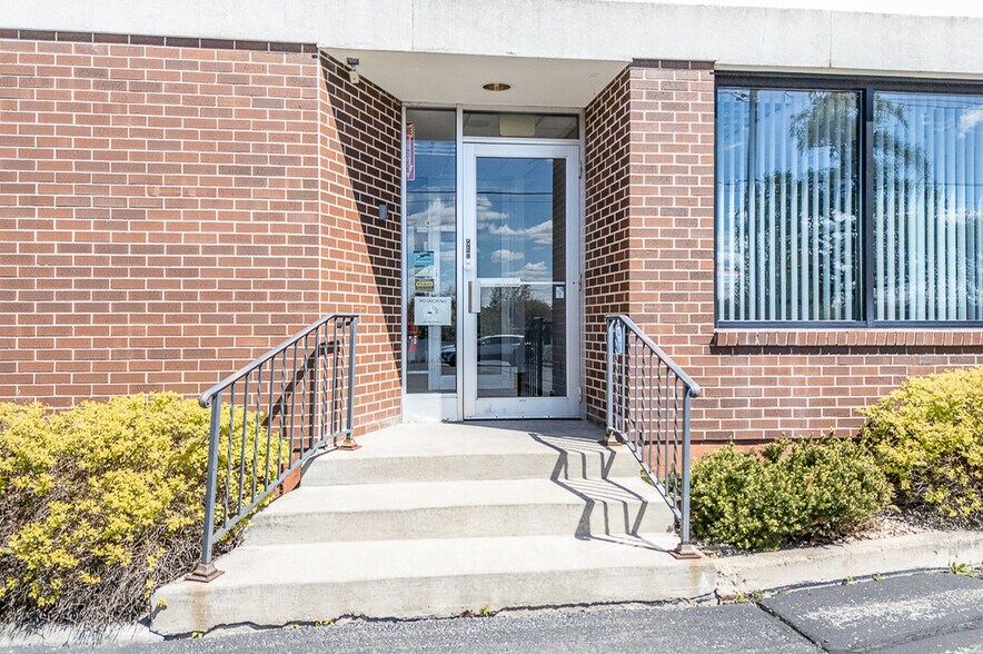 More Photos Of 132 E Main St, Hortonville Bank For Sale