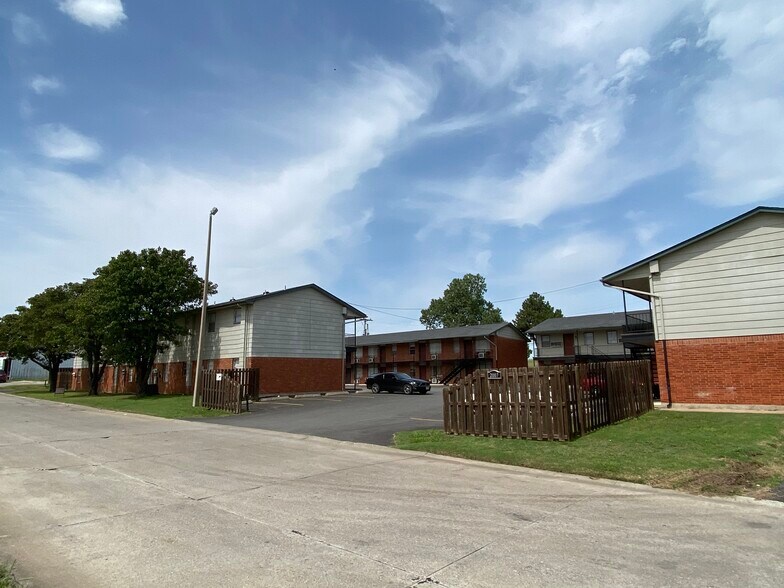 More Photos Of 2007 NW Lindy Ave, Lawton Apartments For Sale