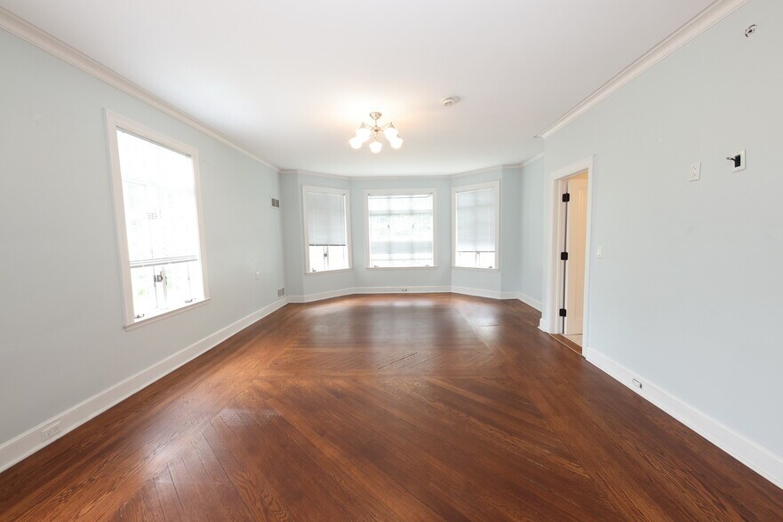 More Photos Of 12 Lotus Ave, Chester Specialty For Sale