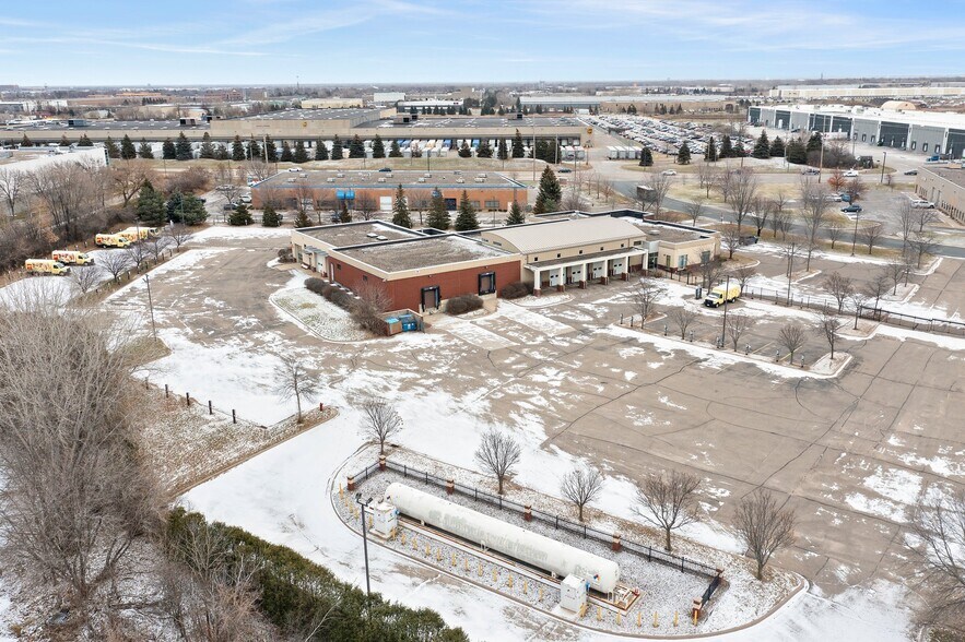 More Photos Of 11180 86th Ave N, Osseo Flex For Lease