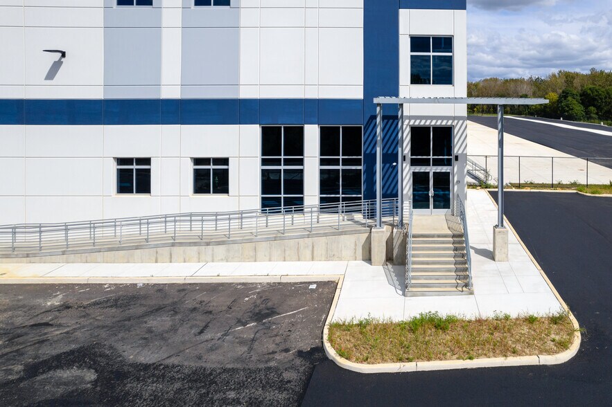 More Photos Of 332 S 17th St, Camden Industrial For Sale