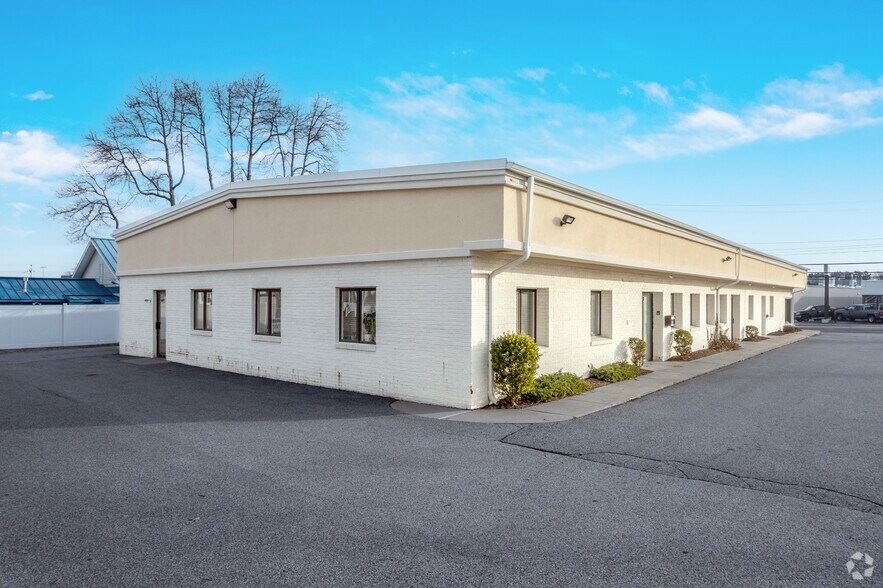 More Photos Of 2253 Pawtucket Ave, East Providence Office For Lease