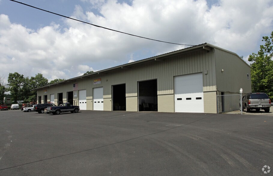 More Photos Of 73 Green Pond Rd, Rockaway Unknown For Lease