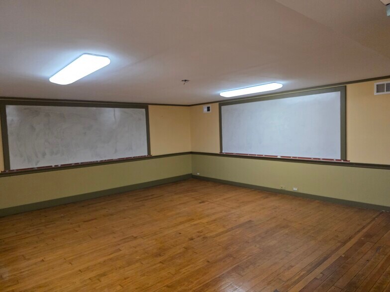 More Photos Of 1319-1321 Emerson St, Evanston Office For Lease