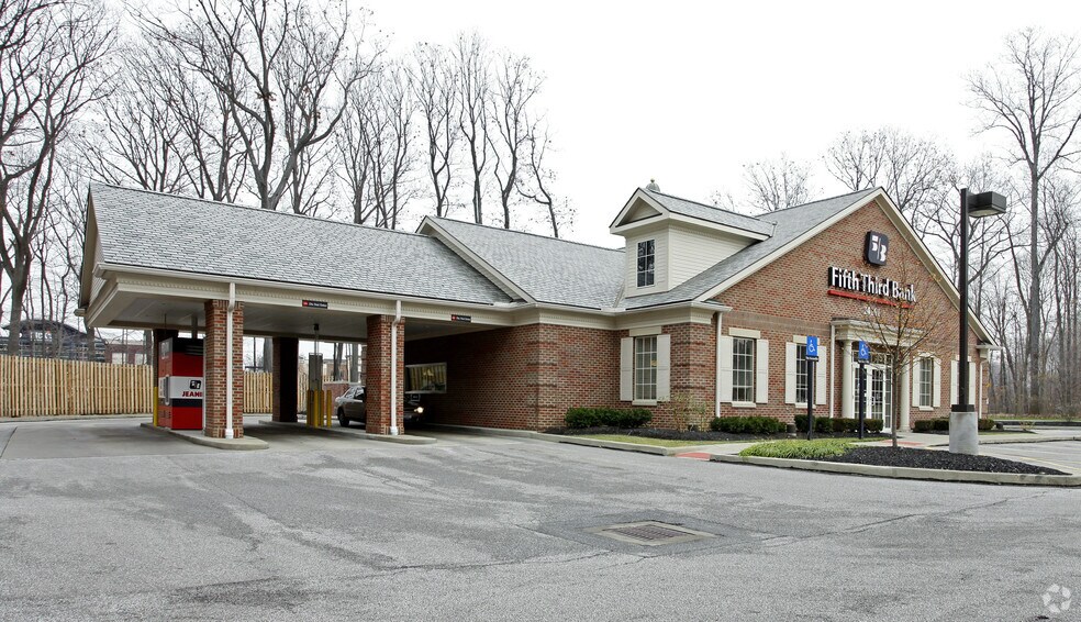 More Photos Of 24261 Cedar Rd, Lyndhurst Bank For Lease