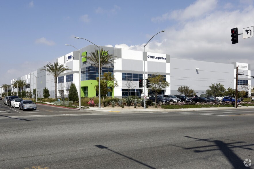 More Photos Of 2517 W Rosecrans Ave, Los Angeles Warehouse For Lease