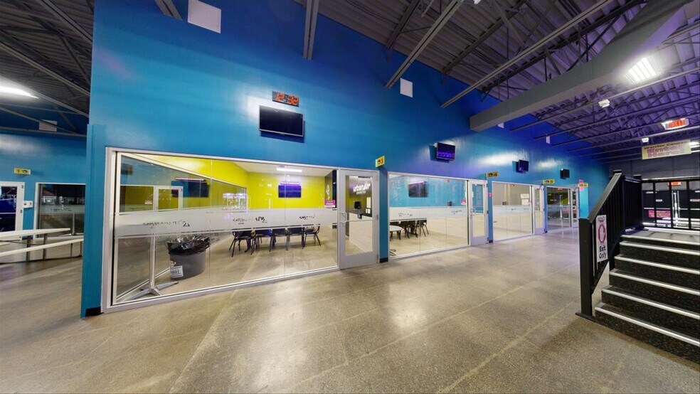 More Photos Of 14450 Mundy Dr, Noblesville Storefront For Sale