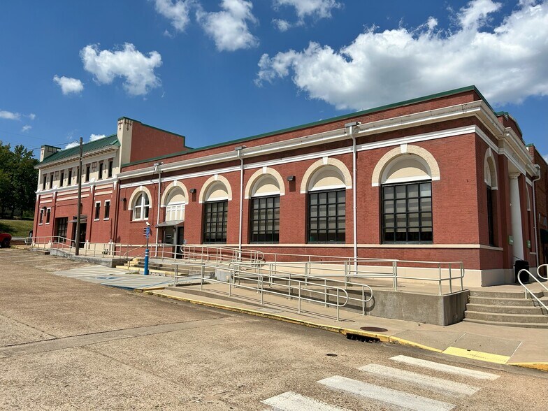 More Photos Of 103 N Main St, Nashville Office For Sale