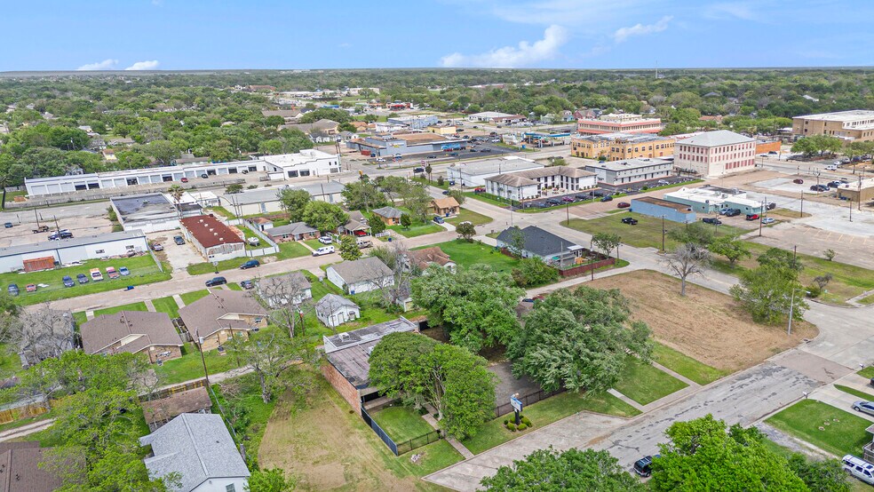 More Photos Of 714 7th Ave N, Texas City Office Residential For Sale