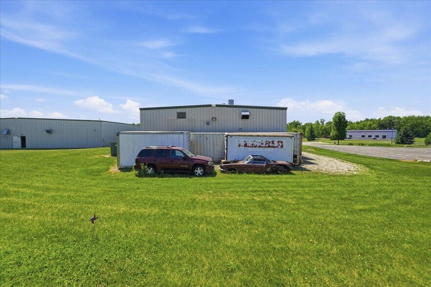 More Photos Of 590 Commercial Ave, Waterloo Auto Repair For Sale