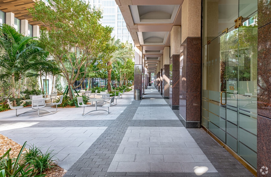 More Photos Of 515 E las olas Blvd, Fort Lauderdale Office For Lease