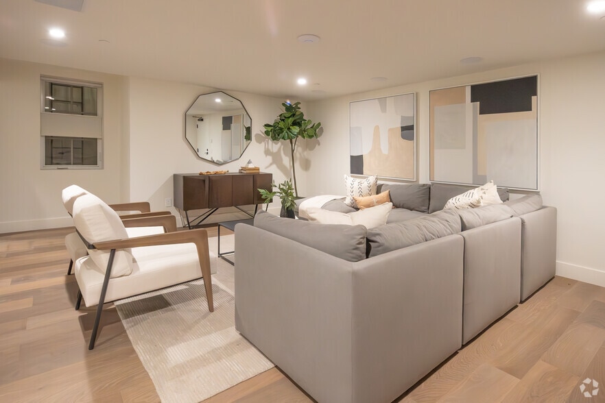 More Photos Of 1363-1373 Coast Hwy, Laguna Beach Storefront Retail Residential For Sale