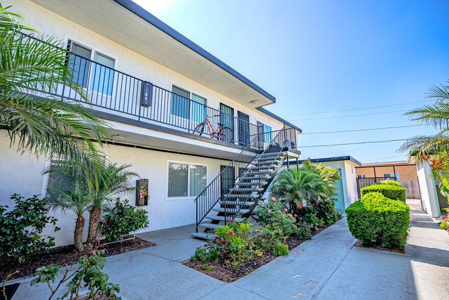 More Photos Of 725-727 Boulevard Ave, Imperial Beach Apartments For Sale