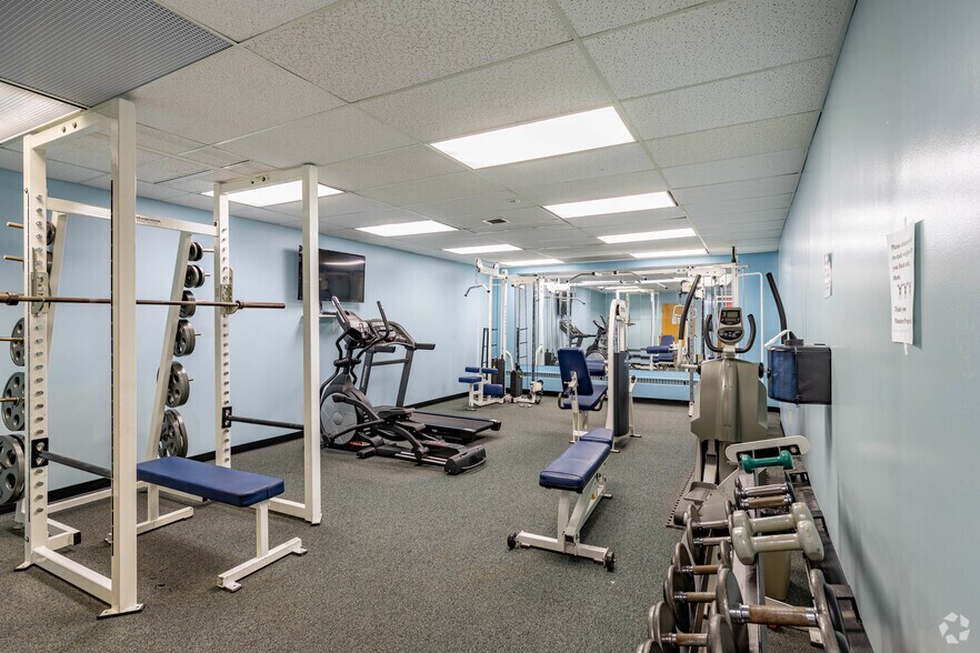 More Photos Of 2000 Cliff Mine Rd, Pittsburgh Office For Lease