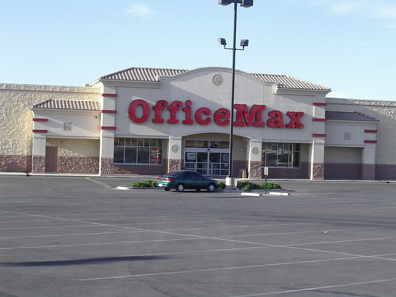 More Photos Of 4901 E Main St, Farmington Freestanding For Lease