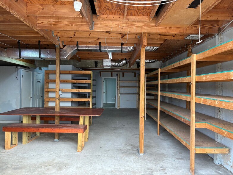 More Photos Of 1092-1086 NE Industrial Blvd, Jensen Beach Light Manufacturing For Sale